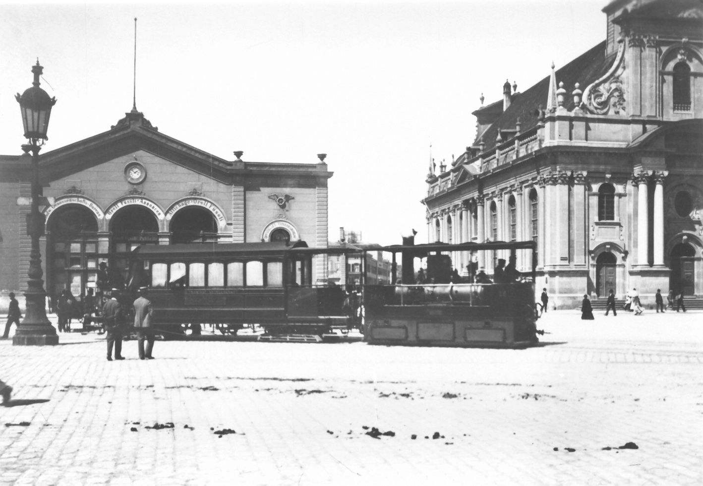 Bahnhof Bern mit Tram im Jahr 1900