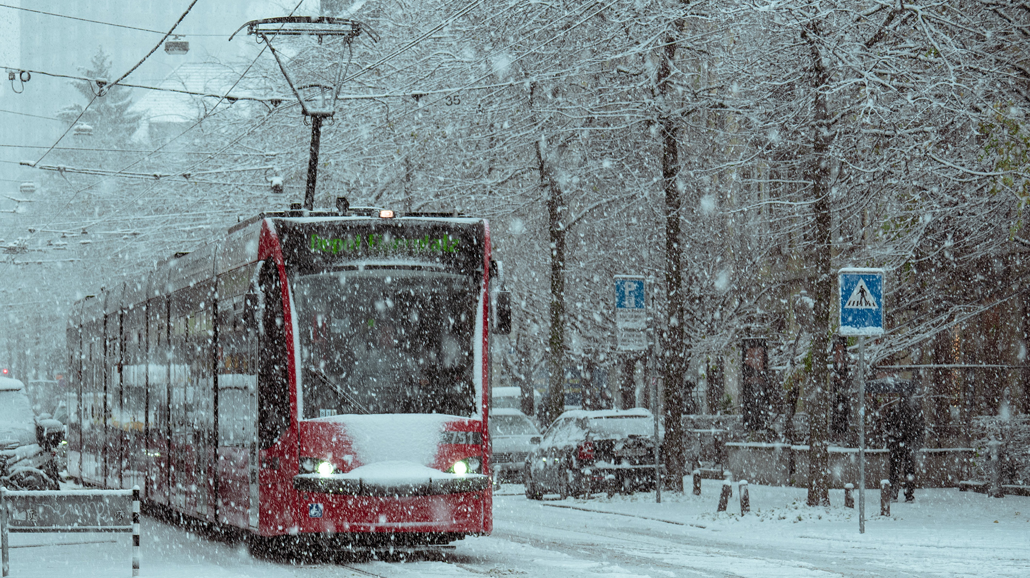 Tram im Schnee auf der Belpstrasse