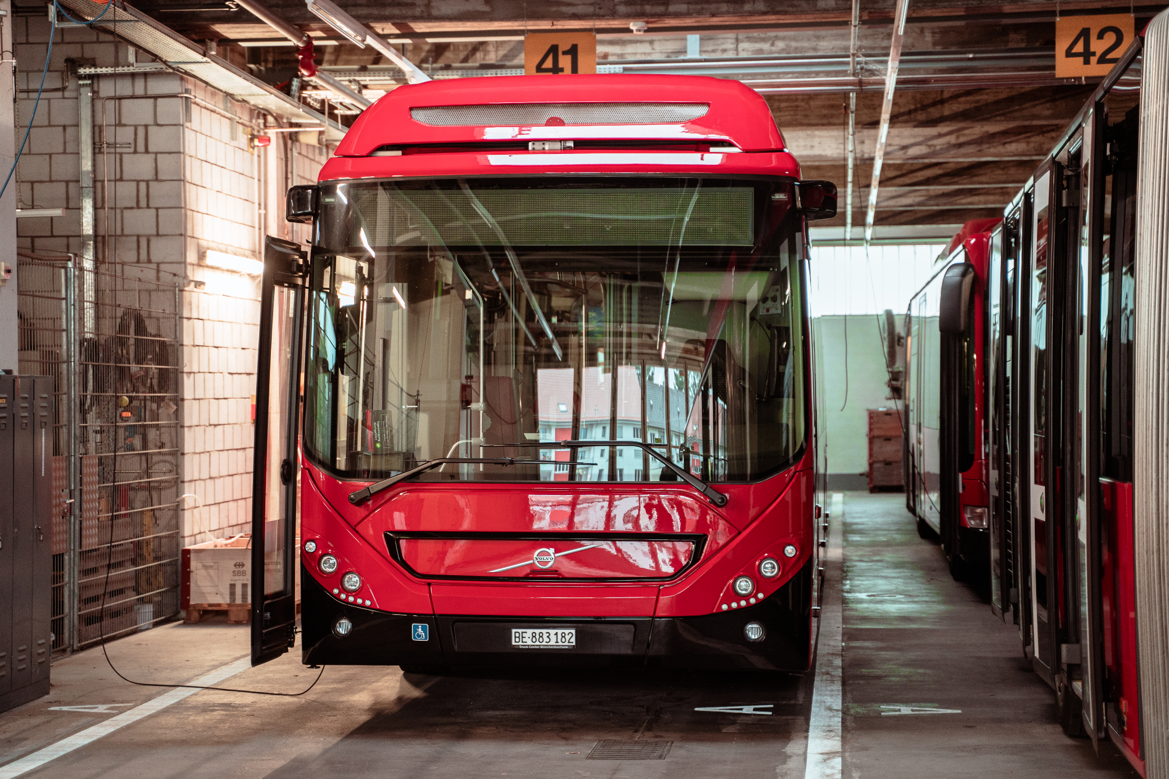 Der Standardbus Hybrid von Volvo im Depot