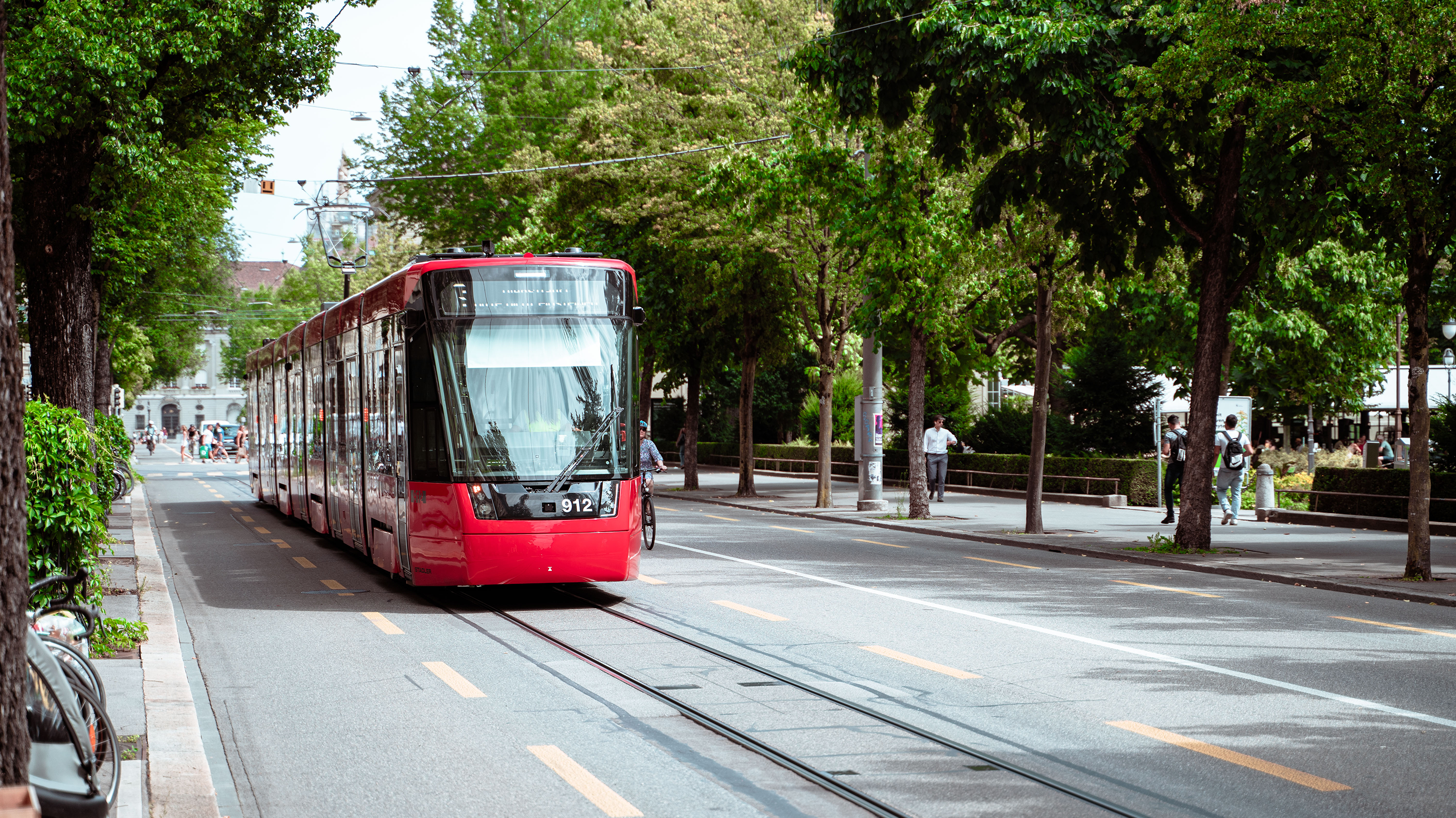 Tramlink fährt bei Bundesgasse