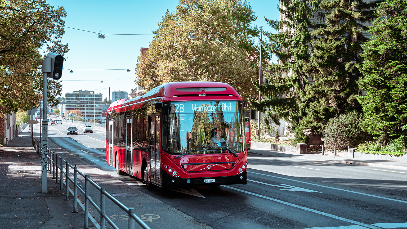 Der Volvo-Zweiachsbus auf der Monbijoubrücke