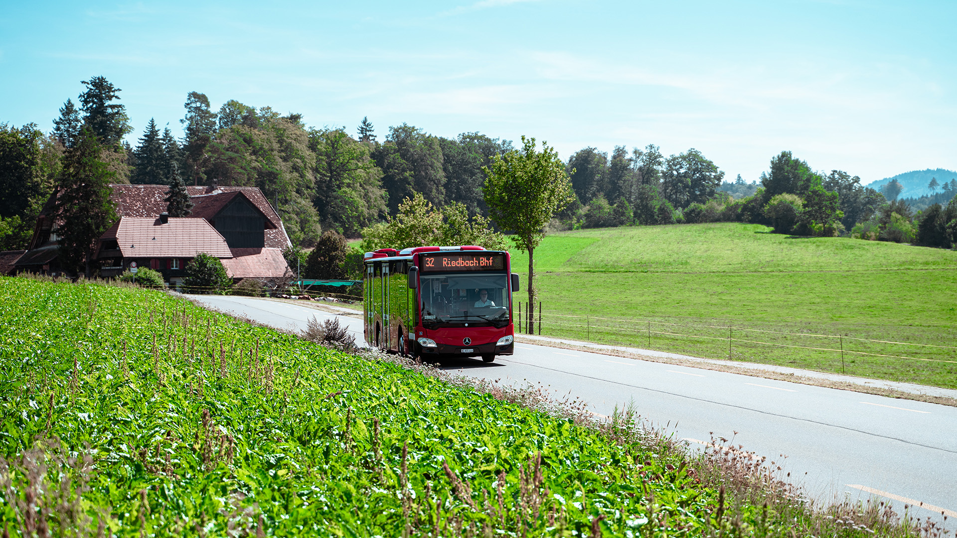 Bus der Linie 32 Richtung Riedbach Bahnhof