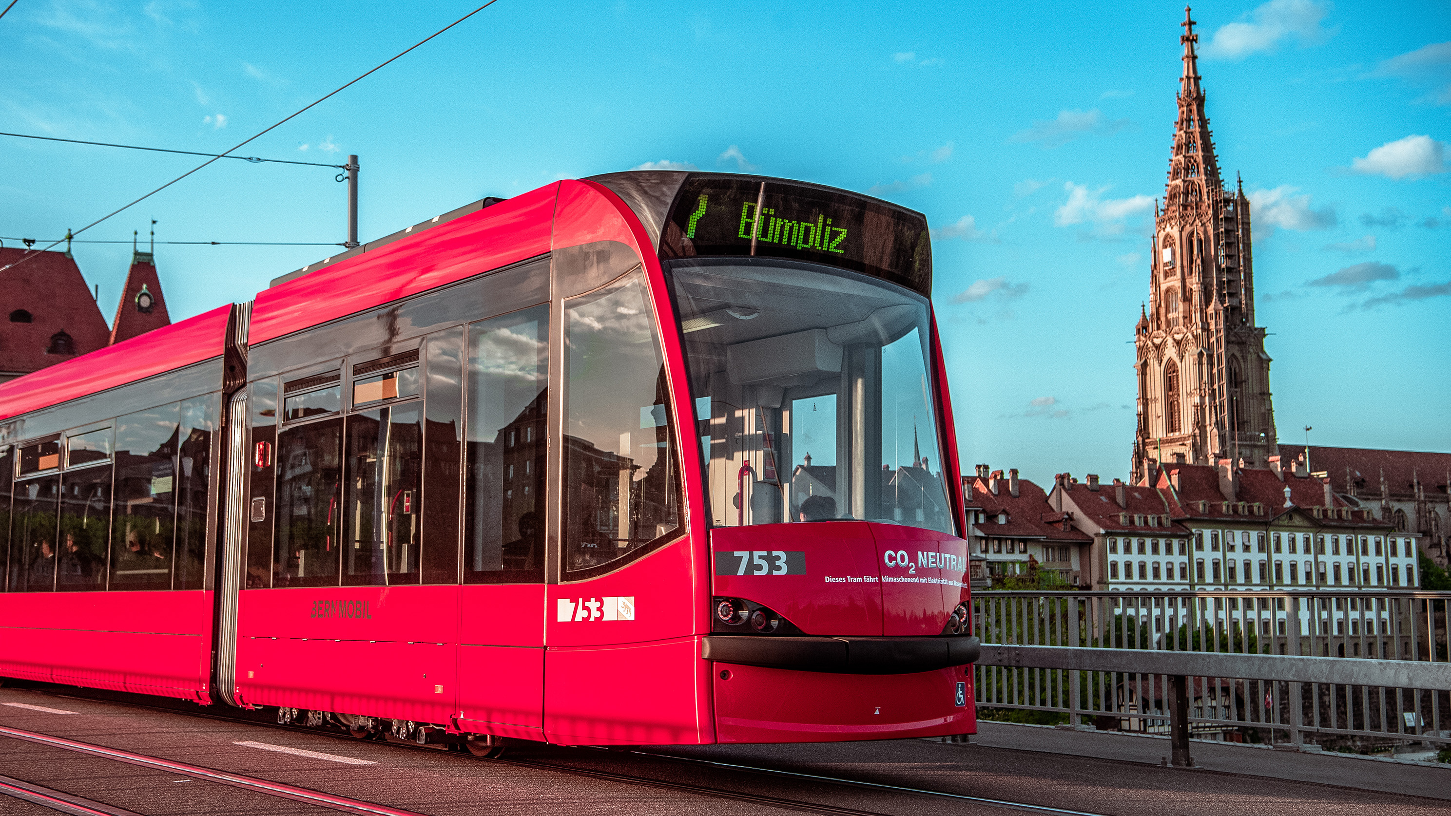 Linie 7 im Hintergrund das Münster