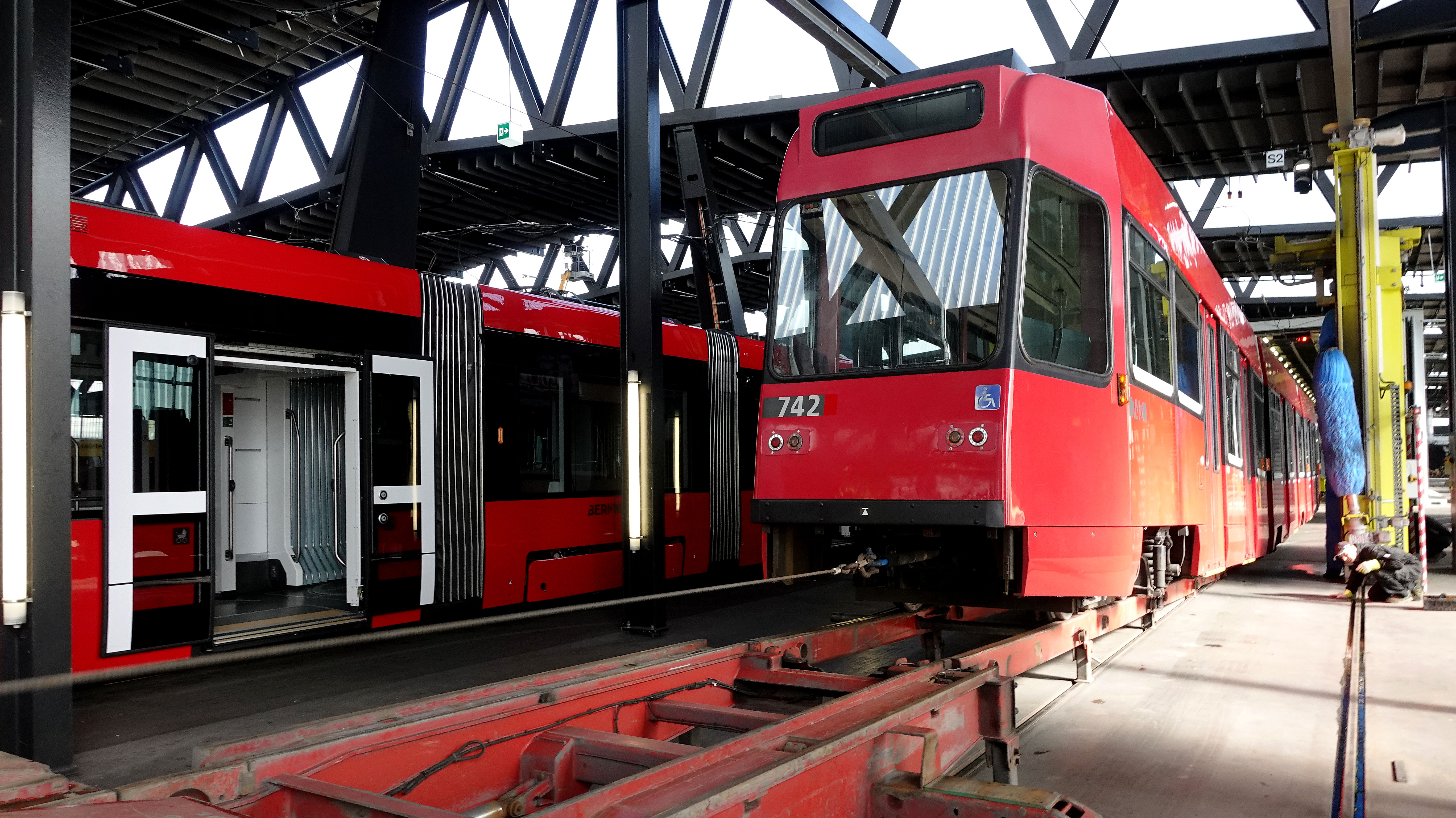 «Vevey»-Trams auf dem Weg in die Ukraine «Vevey»-Trams auf dem Weg in die Ukraine
