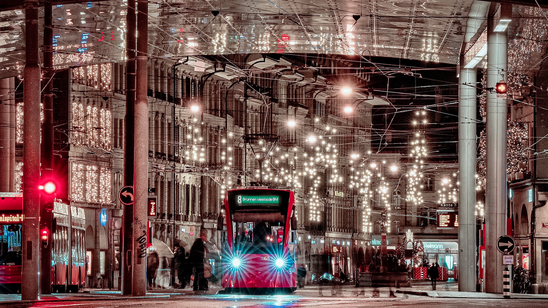 Baldachin Bern Bahnhof mit Weihnachtsbeleuchtung